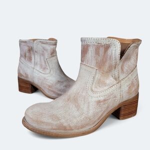 Diba Walnut Grove Distressed White Wash Bobo Western Ankle Boots Size 7.5
